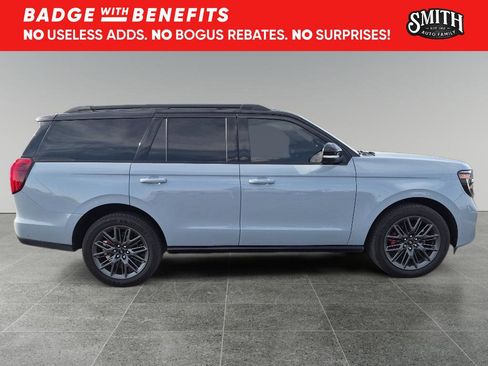 Used 2025 Ford Expedition Platinum w/ Stealth Performance Package AWD/4WD image 3