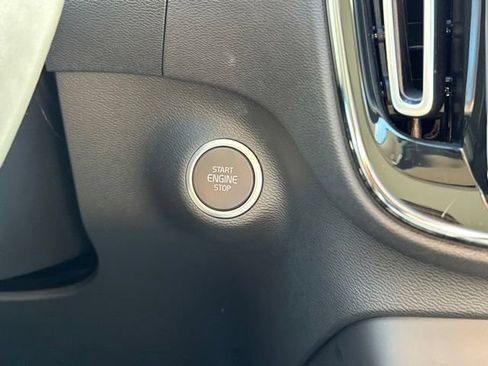 Certified 2024 Volvo XC40 B5 Plus w/ Climate Package AWD/4WD image 28