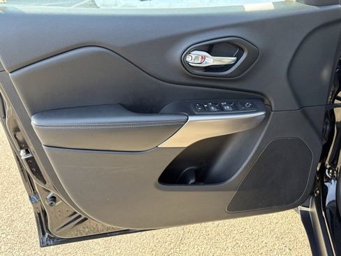 Used 2021 Jeep Cherokee Latitude Plus w/ Sun & Sound Group image 12