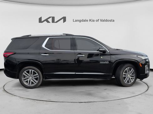 Used 2023 Chevrolet Traverse High Country w/ LPO, Floor Liner Package FWD image 3
