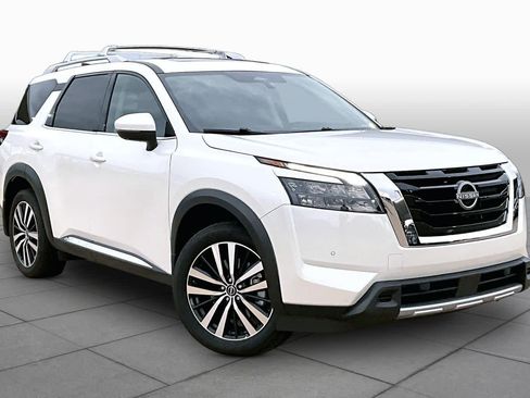 Used 2025 Nissan Pathfinder Platinum w/ Cargo Package FWD image 3