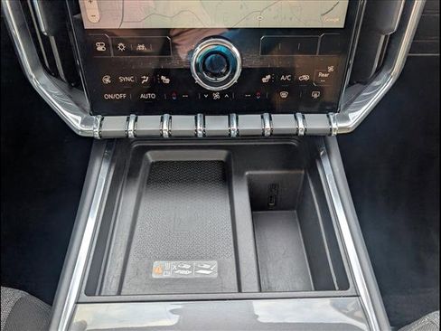 Used 2025 GMC Acadia Elevation image 12