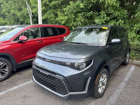 Used 2025 Kia Soul LX w/ LX Technology Package FWD image 11