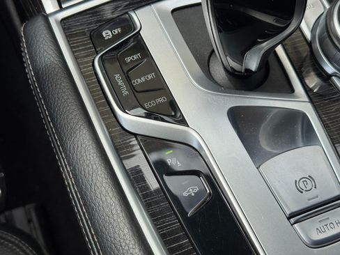 Used 2019 BMW 740i w/ M Sport Package RWD image 31