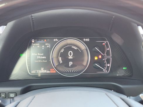 Used 2020 Lexus ES 300h w/ Premium Package image 18