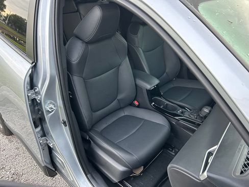 Used 2025 Toyota Corolla Cross XLE w/ Convenience Package FWD image 16