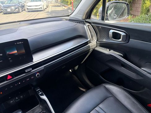 Used 2024 Kia Sorento S image 37