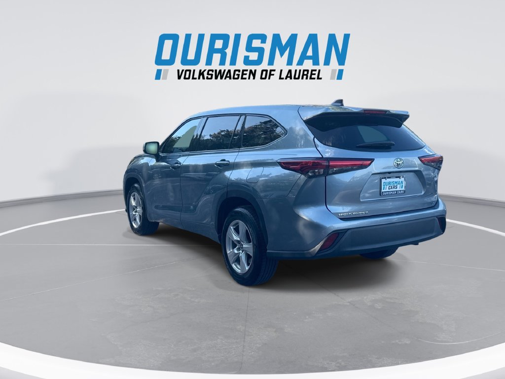 Used 2022 Toyota Highlander LE FWD image 6