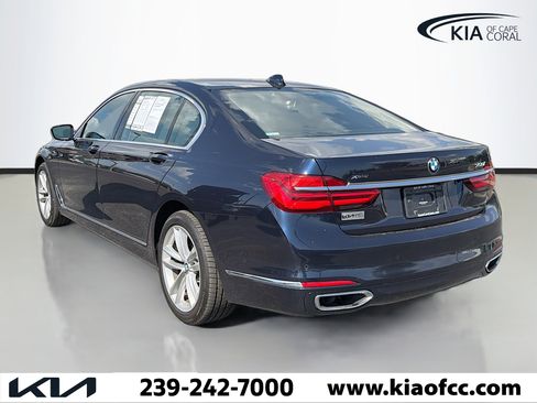 Used 2018 BMW 750i xDrive image 3