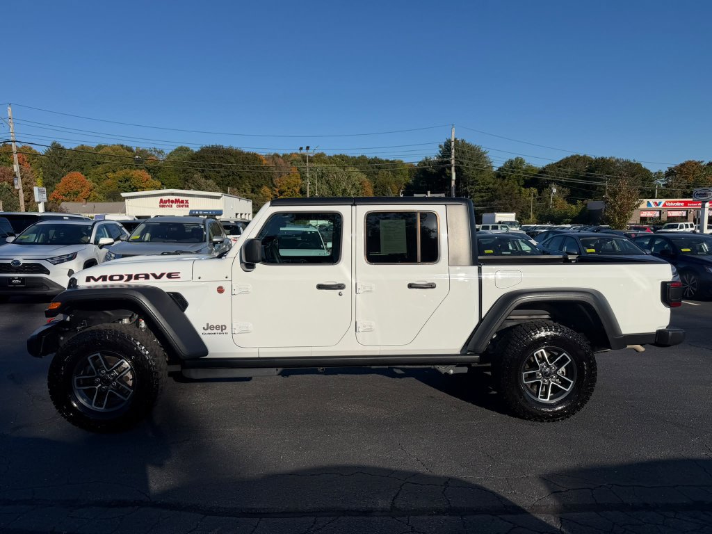 Used 2026 Jeep Gladiator Mojave AWD/4WD image 2