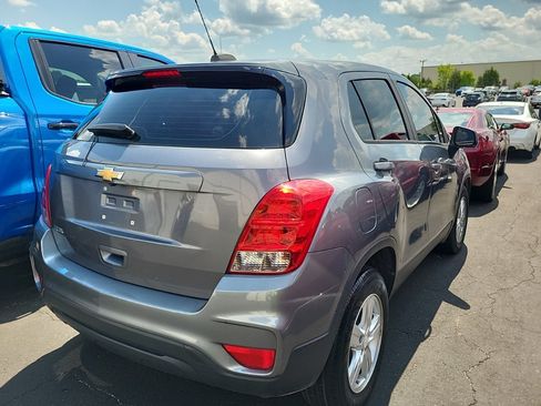Used 2020 Chevrolet Trax LS FWD image 4
