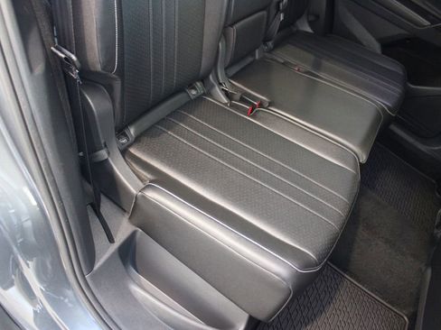 Used 2022 Volkswagen Tiguan SE w/ Panoramic Sunroof Package AWD/4WD image 25