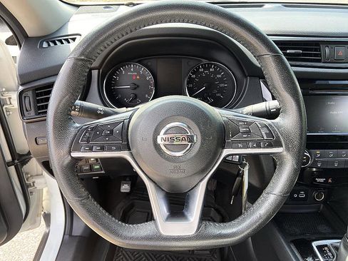 Used 2020 Nissan Rogue S w/ Special Edition Package FWD image 13