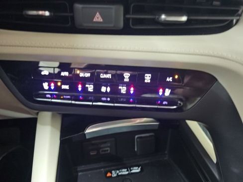 Used 2023 Buick Envision Avenir image 12