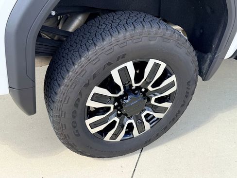 Used 2025 GMC Sierra 3500 Denali Ultimate image 12