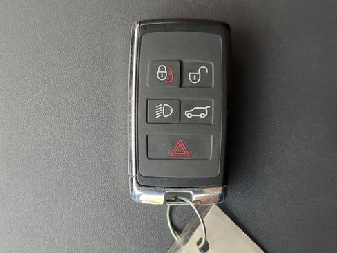 Used 2025 Land Rover Range Rover Sport SE image 36