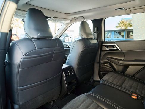 New 2026 Mitsubishi Outlander SE FWD image 25