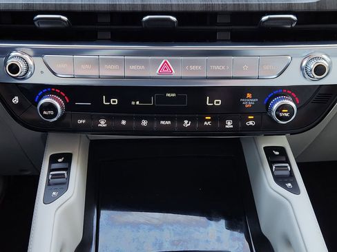 Certified 2024 Kia Telluride SX Prestige image 19