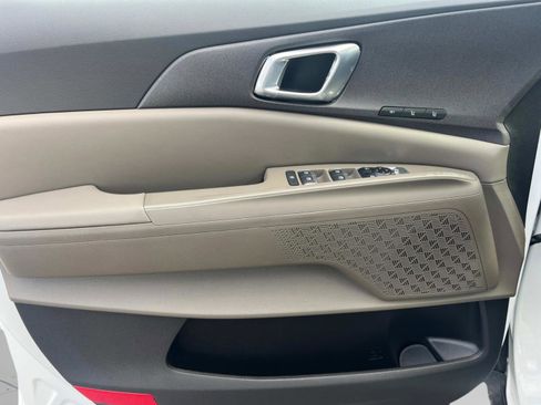 New 2026 Kia Carnival EX FWD image 25