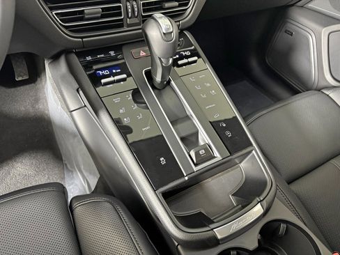 New 2026 Porsche Macan image 29