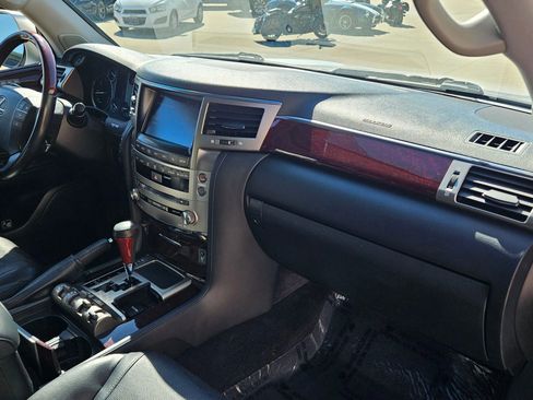 Used 2014 Lexus LX 570 4WD image 26