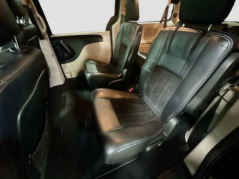 Used 2018 Dodge Grand Caravan SXT image 24