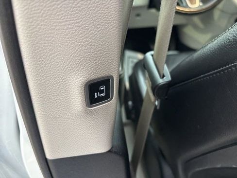 Used 2022 Chrysler Pacifica Touring-L w/ Uconnect Theater Family Group image 32