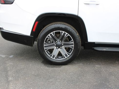 Used 2024 Jeep Wagoneer Series II image 16