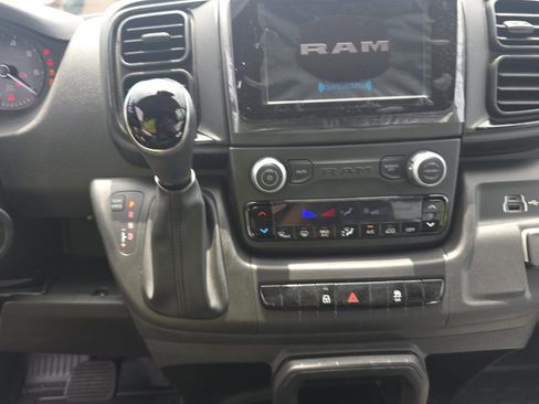 Used 2025 RAM ProMaster 2500 w/ Convenience Group FWD image 9