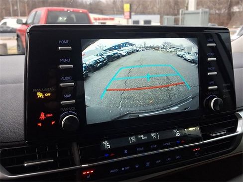 Used 2024 Toyota Sienna XLE image 18