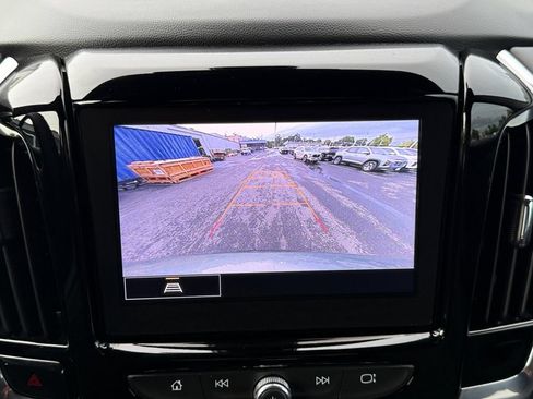 Used 2023 Chevrolet Traverse LT FWD image 15