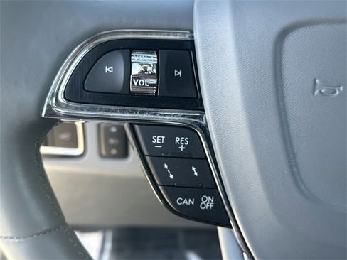 Used 2019 Lincoln Navigator Select w/ Technology Package image 23