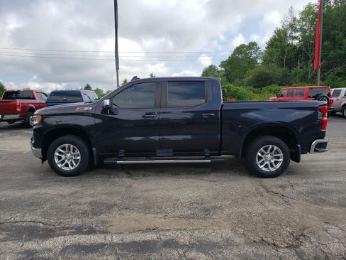 Used 2022 Chevrolet Silverado 1500 LT w/ Z71 Off-Road Package AWD/4WD image 4