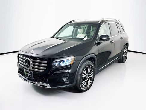 Used 2025 Mercedes-Benz GLB 250 image 3