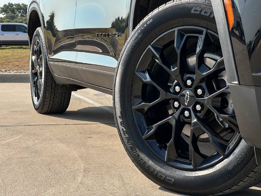 Used 2024 Chevrolet Traverse LS w/ Midnight/Sport Edition FWD image 9