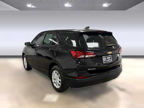 Used 2023 Chevrolet Equinox LS FWD image 3