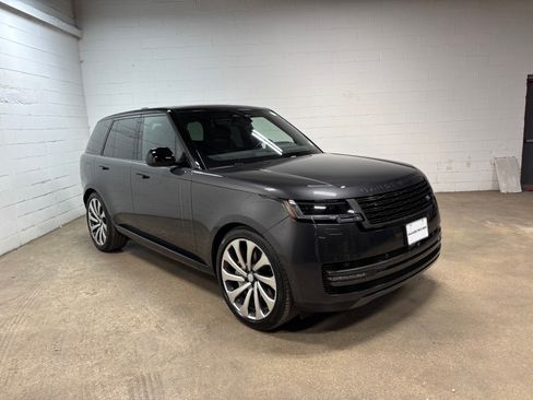 Used 2025 Land Rover Range Rover SE AWD/4WD image 4