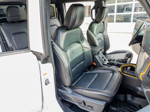 Used 2024 Ford Bronco Badlands image 32