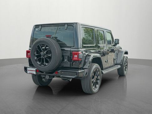 Used 2022 Jeep Wrangler Unlimited Sahara image 7