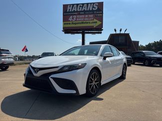 Used 2021 Toyota Camry SE image 1