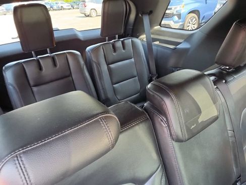 Used 2018 Ford Explorer XLT w/ Equipment Group 202A FWD image 27