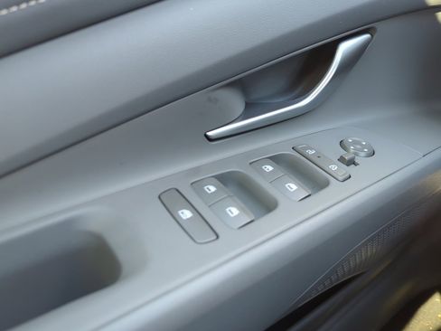 Certified 2025 Hyundai Elantra SEL image 35