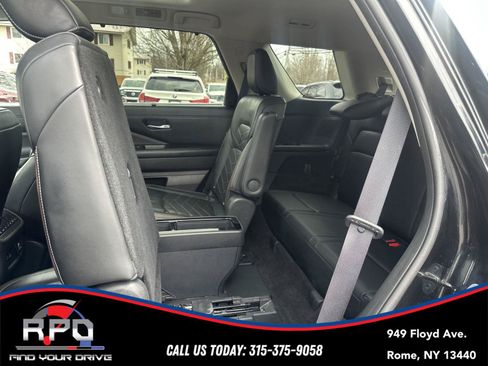 Used 2022 Nissan Pathfinder Platinum w/ Cargo Package AWD/4WD image 32
