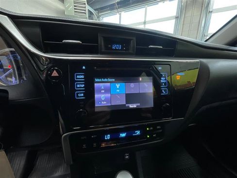 Used 2019 Toyota Corolla LE FWD image 16