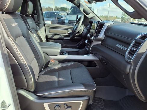 Used 2024 RAM 1500 Laramie image 19