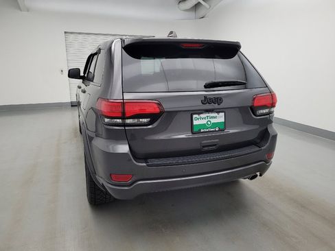 Used 2018 Jeep Grand Cherokee Altitude RWD image 6