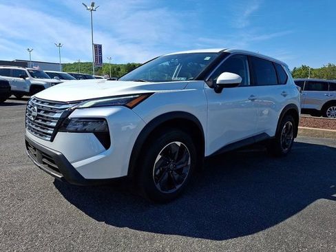 Used 2024 Nissan Rogue SV FWD image 3