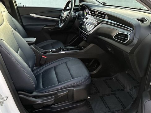 Used 2022 Chevrolet Bolt EUV LT w/ Convenience Package image 12