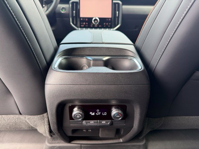 Used 2025 GMC Acadia AT4 AWD/4WD image 9