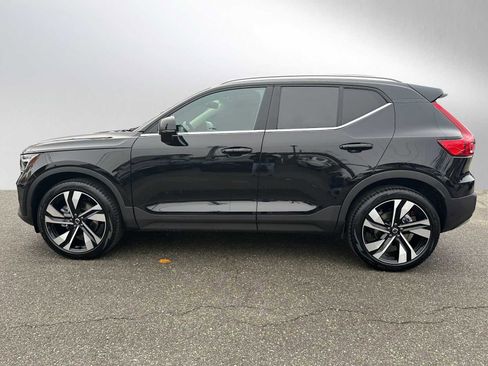 Used 2025 Volvo XC40 B5 Plus w/ Climate Package image 6